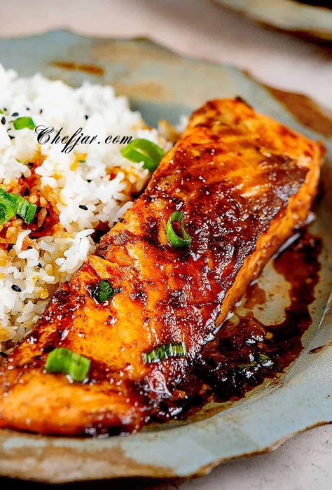 Crispy honey Orange Glazed Salmon is an easy and flavorful salmon recipe. Salmon fillets are pan seared and coated in the most amazing honey orange garlic sauce. The perfect salmon dinner that comes together in 20 minutes. Lemon Butter Cream Sauce, Salmon Sauce Recipes, Baked Salmon With Lemon, Orange Glazed Salmon, Butter Cream Sauce, Baked Salmon Lemon, Salmon With Lemon, Salmon Recipes Baked Healthy, Delicious Salmon Recipes