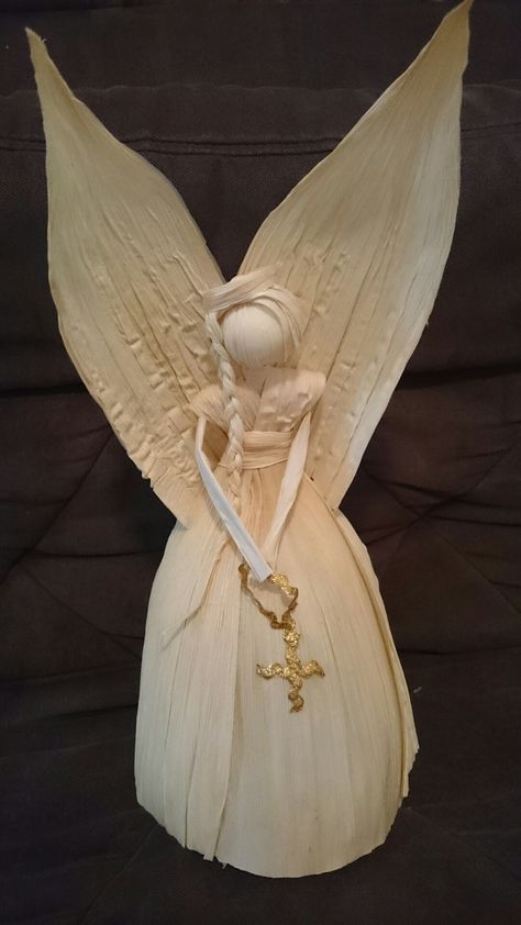 Corn Husk Angels Diy, Corn Husk Wreath, Corn Husk Crafts, Corn Dolly, Corn Husk Dolls, Paper Christmas Decorations, Fleurs Diy, Yarn Dolls, Bible School Crafts