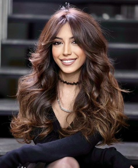 Balayage Hair With Bangs, Golden Balayage, Cowboy Copper Hair, Brunette Fall Hair, Fall Hair 2023, Brown Hair Color Shades, Cowboy Copper, Natural Brown Hair, Chestnut Brown Hair