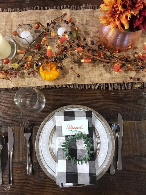 Beautiful Thanksgiving Table Settings, Rustic Thanksgiving Decorations, Rustic Thanksgiving Table, Simple Thanksgiving Table Decor, Thanksgiving Setting, Coffee Pancakes, Simple Thanksgiving Table, Rustic Thanksgiving, Thanksgiving Table Decor