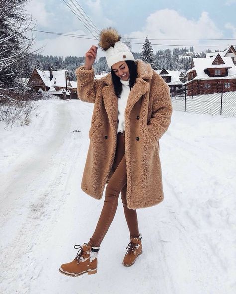 Mode Au Ski, Snow Outfits For Women, Cute Winter Coats, Winter Outfits Snow, Cute Hiking Outfit, Winter Mode Outfits, Pijamas Women, Snow Photoshoot, Winter Coat Outfits