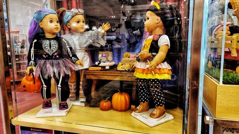 American Girl Halloween Display American Girl Halloween, Girl Halloween, Halloween Displays, Halloween Girl, American Girl Doll, Girl Dolls, American Girl, Bears, Dolls