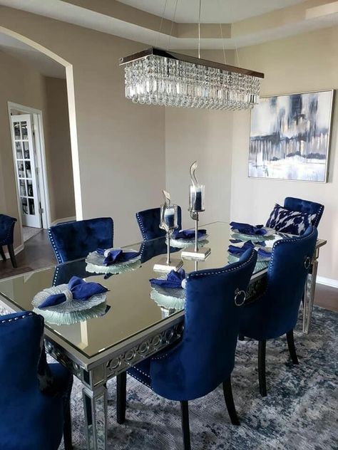 inexatamente Blue And Gold Apartment Decor, Blue Dining Room Decor, Blue Furniture Living Room, Dining Room Glam, Formal Dining Room Table, Girl Apartment Decor, Blue Living Room Decor, Dining Room Blue, Gold Living Room