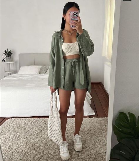 Miami Outfits, Europe Outfits, Cute Simple Outfits, Summer Fashion Outfits, Outfits Casuales, Simple Outfits, Spring Outfit, Everyday Outfits, Short Outfits