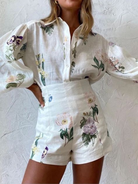 Fabric LinenFabric has no stretchhttps://www.instagram.com/reel/C97JdgwogQq/?igsh=YW43NzA4NWU4d3Jp Look Con Short, 2 Piece Short Set, Shirt Collar Styles, Mode Kimono, Two Piece Short Set, Antique Floral, Flowers Print, Linen Style, Modieuze Outfits