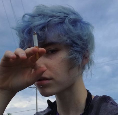 - ̗̀saith my he A rt ̖́- Blue Hair Aesthetic, Navy Blue Hair, Androgynous Hair, Anime Boy Hair, Hair Aesthetic, Aesthetic People, Dream Hair, Boy Hairstyles, Aesthetic Hair