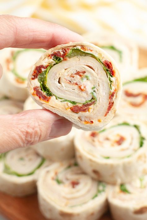 Hand holding a turkey pinwheel. Lunch Recipies, Boat Recipes, Keto Wraps, Gameday Recipes, Turkey Pinwheels, Turkey Roll, Turkey Roll Ups, Chicken Pinwheels, Sundried Tomato Chicken