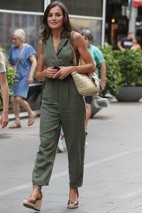 Queen Letizia of Spain's khaki Mango jumpsuit is the ultimate off-duty outfit Khaki Jumpsuit, Off Duty Outfits, Fall Transition Outfits, Estilo Real, Letizia Of Spain, Trendy Winter, Jumpsuit Outfit, Green Jumpsuit, Trendy Summer Outfits