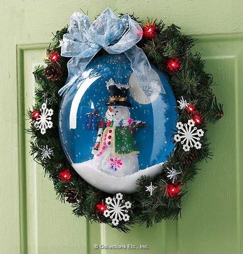 Office Door Decorations, Giant Snow Globe, Christmas Door Hangings, Diy Christmas Wreaths Ideas, Christmas Wreaths Ideas, Christmas Wreaths Diy Easy, Door Wreaths Diy, Christmas Tree Decorations Diy, Dekor Diy