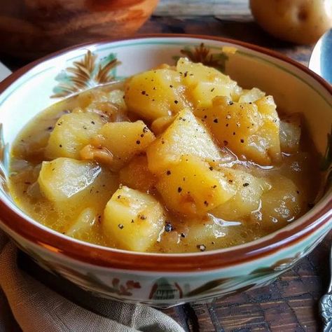 If you were raised in the South, you likely had these potatoes a few times a month. It’s still a dish I crave today! – Tasty Recipes Cooking Bacon, Potato Recipes Side Dishes, Stewed Potatoes, Potato Sides, Potato Side Dishes, How To Cook Potatoes, Southern Cooking, Food Experiences, Potato Dishes