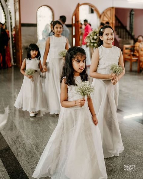 Indian Flower Girl, Indian Wedding Bridesmaids, Christian Weddings, Casual Maxi Dresses, Indian Bridesmaid Dresses, Kerala Wedding Photography, Bridesmaid Skirts, Kerala Wedding, Flower Girl Bouquet