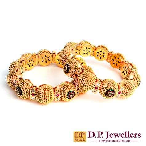 Gajre Design Gold, Gold Gajra Designs Bangles, Gold Gajra Bangles, Gajra Design, Gold Bracelet Indian, Divine Spirituality, Gold Jewelry Prom, Nose Ring Jewelry, Gold Temple Jewellery