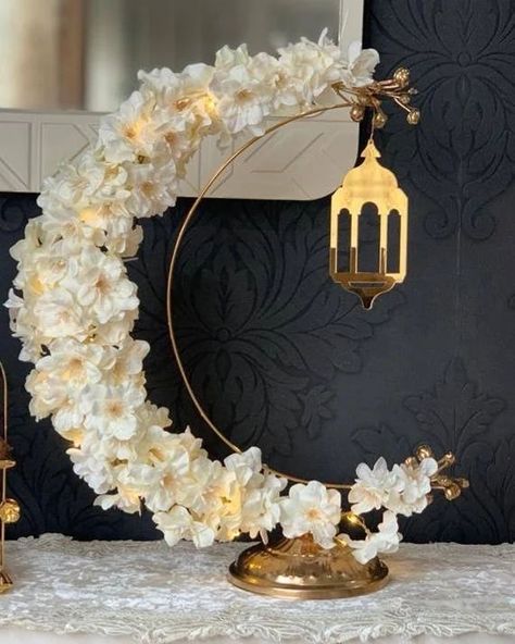 Eid Ul Fitr Decorations, Diy Eid Decorations, Decoration Ramadan, Ramadan Celebration, Eid Mubarak Decoration, Baby Shower Sweets, Eid Mubarak Card, Ramadan Decor, Ramadan Kareem Decoration