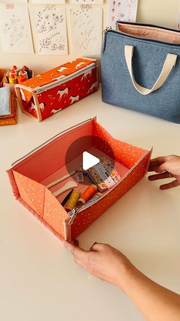 aneela hoey on Instagram: "Zip Up Tray Pouch in action 💥 A sturdy yet flexible pouch that opens out into a tray yet zips up securely when not in use. Perfect for sewing, knitting, travel or storage. PDF pattern is fat quarter friendly with step by step instructions. Thank you for all your support and comments on my last post. Most of my patterns take 1000 + hours to develop and write. It means a lot to see them being discovered for the first time by so many of you. Thank you for being so kind." Zip Up Tray Pouch Free Pattern, Open Out Box Pouch Free Pattern, Sewing Bibs, Flat Organization, Aneela Hoey, Travel Tray, Sew Bags, Purse Storage, Pouch Sewing