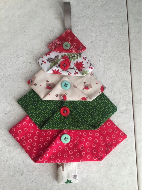 Fabric Christmas Tree Decorations – Hook Stitch Sew Fabric Christmas Decorations, Christmas Decorations Sewing, Christmas Quilting Projects, Christmas Fabric Crafts, Christmas Quilt Blocks, Sewing Christmas, Christmas Patchwork, Easy Christmas Ornaments, Fabric Tree