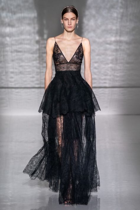 Givenchy Spring Summer 2019 Haute Couture Collection – Paris Haute Couture Style, Givenchy Couture, 2019 Couture, Collection Couture, Summer Dresses For Wedding Guest, Spring Couture, Couture Mode, Beautiful Style, Mode Inspo