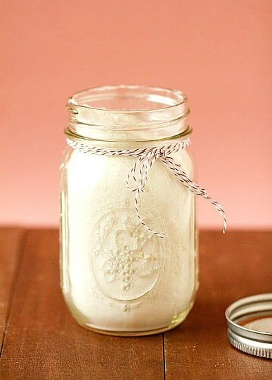 This DIY Instant Vanilla Pudding Mix is only 5 ingredients!  This is a great make ahead mix to have on hand. #homemadepuddingmix #pudding #diyrecipe Homemade Dry Mixes, Homemade Pantry, Instant Pudding Mix, Vanilla Pudding Mix, Baking Mixes, Homemade Vanilla, Instant Pudding, Vanilla Pudding, Seasoning Mixes