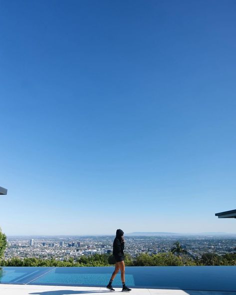 Em sua casa em Los Angeles, um dia antes do Coachella (13/04/2024). Angeles, Los Angeles