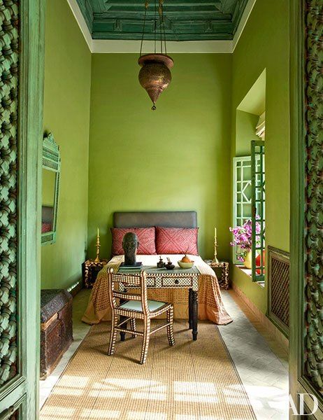 An 18th-century home in Marrakech is beautifully transformed into an airy family retreat Emerald Green Rooms, Brass Bedroom, Deco Boheme Chic, Colored Ceiling, Green Walls, Bedroom Photos, Design Hotel, Tiny Bedroom, Green Interiors