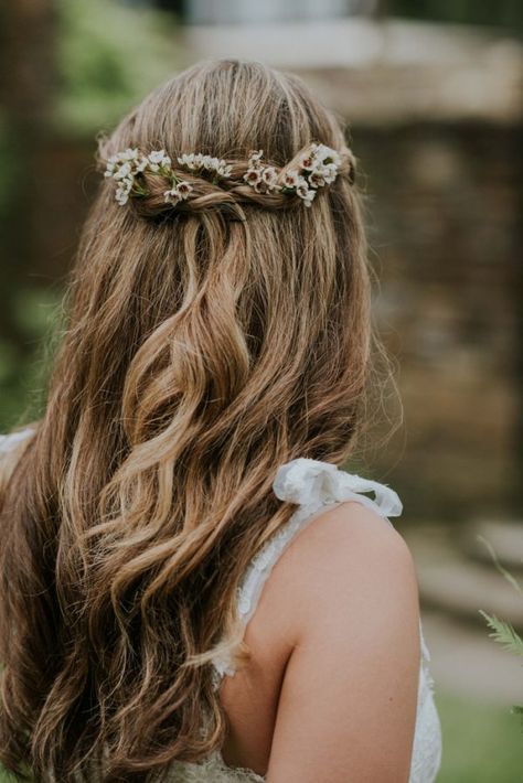 Flowers Intertwined, Half Braided Hairstyles, Wedding Haircut, Unique Wedding Hairstyles, Brides Hair, Sweet Flowers, Curly Wedding Hair, Flowers In Her Hair, Elegant Wedding Hair