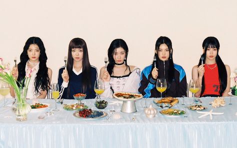 ITZY enjoys a feast in new teasers for their upcoming mini-album ‘GOLD’ Youtube Stars, Imaginary Friend, Album Releases, Guess Who, Group Photos, Kpop Girl Groups, New Album, Instagram Update, South Korean Girls