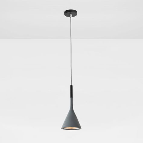 Dit product is een moderne hanglamp met geometrische harskap. Hij is perfect voor gebruik in de slaapkamer en wordt geleverd met een ronde baldakijn. Er is één enkele E26/E27-lamp nodig, die niet wordt meegeleverd, en heeft een maximaal wattage van 39 watt. De spanning is 110V-120V of 220V-240V. Grootte: 5 tot 9 inch, 4 inch en minder Breedte armatuur: 6 inch, 1,5 inch Hoogte armatuur: 14 inch, 12 inch 100 2_Inbegrepen lamp: Nee, Nee Aantal lampen: 1 Kleur: Zwart, Wit, Grijs, Oranje, Crème, Lich Hanging Lamps For Bedroom, Resin Hanging, Lighting For Bedroom, Light Fixtures Bedroom Ceiling, Metal Hanging Lights, Bedroom Ceiling, Wood Shades, Bedroom Ceiling Light, Lamp Modern