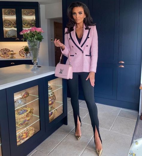 Zara Pink Tweed Blazer Outfit, Pink Professional Outfit, Blazer Rosa, Fashion Work Outfit, Blazer Zara, Zara Tweed, Outfit Inspiration Women, Look Office, Classy Outfits For Women