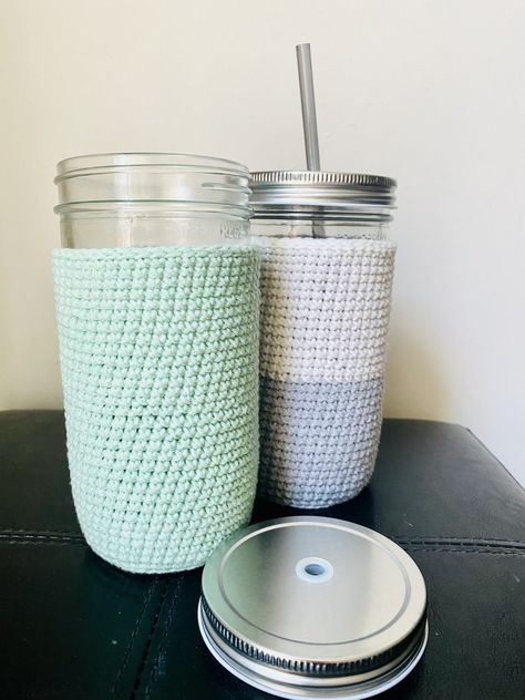 The Mason Jar Cozy - Free Crochet Pattern - iHooked Crochet Mason Jar Cozy Pattern Free, Mason Jar Cozy Crochet, Mason Jar Crochet Cover, Crochet Jar Cozy, Crochet Mason Jar Covers Free Pattern, Crochet Mason Jar Cozy, Crochet Koozies, Crochet Notes, Crochet Koozie