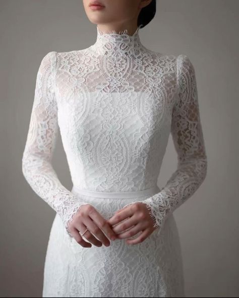 Korean Wedding Dress Simple, Hian Tjen, Bridal Shop Ideas, Plain Wedding Dress, Hijab Wedding Dresses, Bride Dress Simple, Stylish Wedding Dresses, Fancy Wedding Dresses, Dream Wedding Ideas Dresses