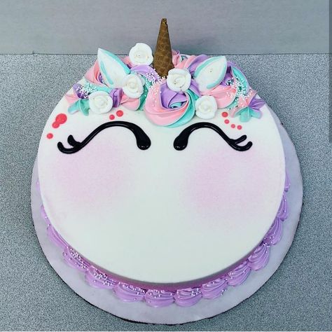 Round Unicorn Cake, Cake Celebration, Savory Cakes, Buttercream Cake Designs, Unicorn Birthday Cake, Magic Cake, Salty Cake, Cake Icing, Specialty Cakes