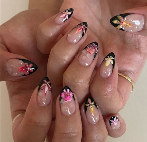 Orchids Nails, Nails Short Flowers, Almond Flower Nails, Nail Inspo Flower, Flower Nails Acrylic, Flower Nail Design, Orchid Nails, Nail Flower, Almond Flower