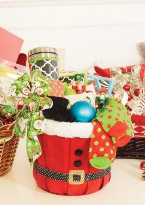 35+ Awesome DIY Christmas Gift Basket Ideas for Friends | HubPages Gift Basket Ideas For Friends, Diy Christmas Gift Basket Ideas, Fundraiser Raffle, Christmas Thank You Gifts, Michaels Store, Gift Card Bouquet, Christmas Gift Baskets Diy, Basket Gifts, Best Gift Baskets