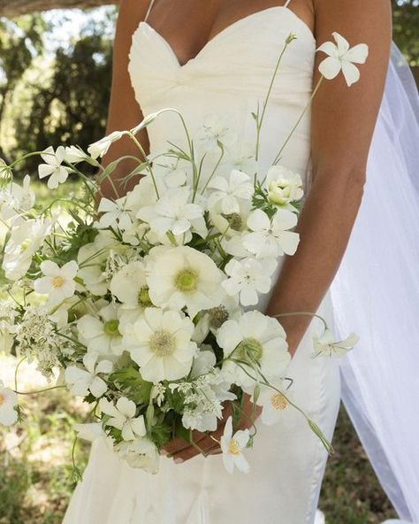 Anemone Wedding, Yellow Wedding Flowers, Modern Wedding Flowers, White Anemone, Bridal Bouquet Flowers, Anemone Flower, Floral Arrangements Wedding, Flower Centerpieces Wedding, Yellow Wedding