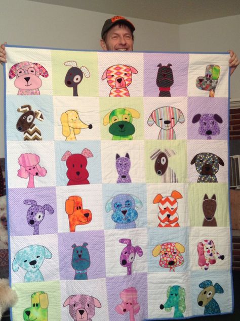 Shiny Happy World, Dog Quilts, Quilting Designs Patterns, Applique Quilt Patterns, Childrens Quilts, Quilt As You Go, Cat Quilt, Animal Quilts, Colorful Quilts