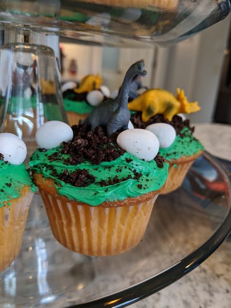 Dinosaur Fourth Birthday Cake, Dinosaur Egg Cupcakes, Dino Egg Cupcakes, Dino Themed Cupcakes, Cupcakes Green Frosting, Dino Cupcake Cake, Trex Cake, Dino Cupcakes, Yellow Cake Cupcakes