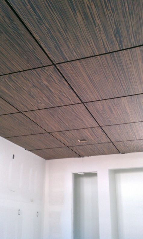 Vineer Groove Design Ceiling, Porto Cochere, Wood Floor And Ceiling, Drop Ceiling Makeover, Plywood Ceiling, Floating Ceiling, Small Restaurant Design, Wooden Ceiling Design, Office Ceiling