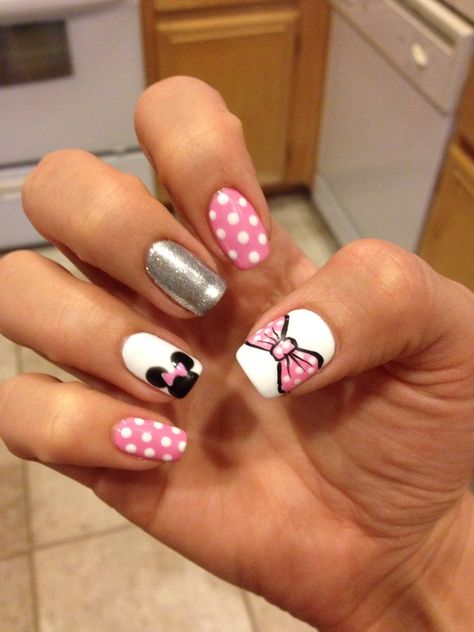 Minnie Mouse Nails For Kids, Minnie Mouse Bow Nails, Pink Mini Mouse Nails, Miney Mouse Nails, Disney Pink Nails, Minnie Mouse Nails Pink, Pink Minnie Mouse Nails, Disney Inspired Nails Acrylic, Disney Nails Design