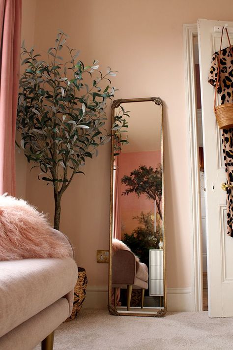 floor length vintage style mirror leaning against peach wall with pink sofa in foreground Office And Dressing Room, Peach Office, Office Dressing Room, Home Interior Bedroom, Peach Rooms, Peach Bedroom, Interior Bedroom Design, Pink Bedroom Walls, Box Room