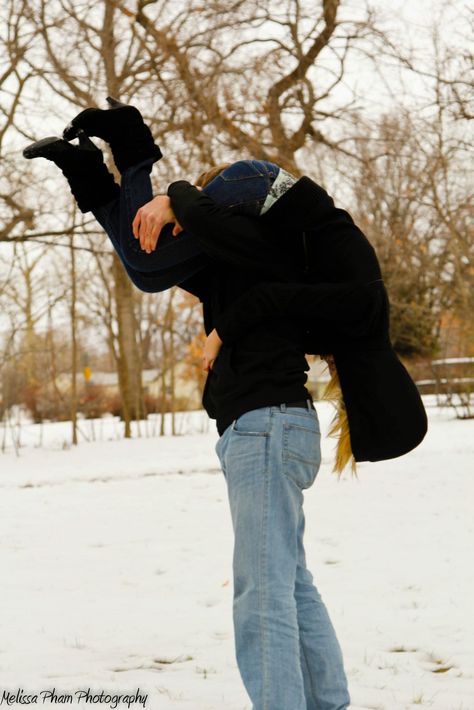 Something about the guys picking up their girls. Tall Boy Short Girl, Tall Boyfriend Short Girlfriend, Couple Picture Ideas, Short Girlfriend, Tall Boyfriend, Short Couples, Drawings For Boyfriend, I Have A Boyfriend, Romantic Photoshoot