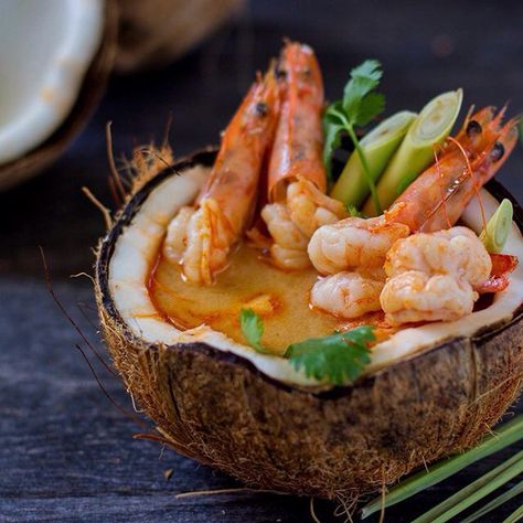 Resep Sushi, Thai Tom Yum Soup, Restaurants In Dubai, Soup With Coconut Milk, Gourmet Food Plating, Plats Healthy, Tom Yum Soup, Tom Yum, Think Food