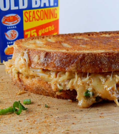 An easy recipe for amazing and decadent Maryland-style crab grilled cheese. Onions Recipes, Crab Melt, Grilled Cheese Sloppy Joe, Caramelized Onions Recipe, Grilled Sandwiches, Best Grilled Cheese, Creamy Tomato Soup, Living In London, Easy Comfort Food