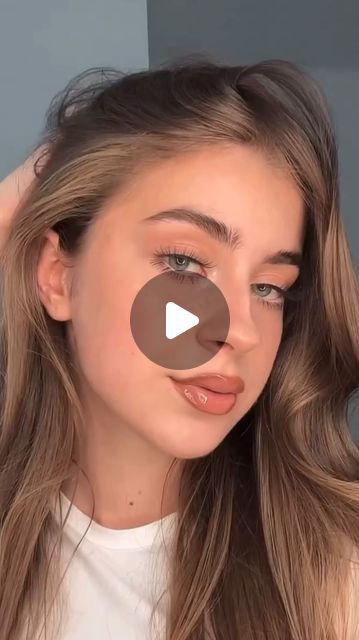 mariia on Instagram: "easy eyeliner hack 🎀 beginner friendly too :) 

sound: @froartistry 

#eyeliner #eyelinertutorial #liner #linertutorial #eyelinerhack" Eyeliner Wing, Clear Skin Remedies, Easy Eyeliner, Becoming A Makeup Artist, Natural Beauty Secrets, Eye Brows, Makeup Secret, Simple Eyeliner, Makeup Mistakes