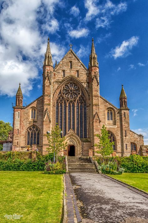 Worcester Cathedral, Worcester England, Houses Of The Holy, Church Pictures, Cathedral Architecture, Cathedral Church, Unique Buildings, England Travel, Worcester