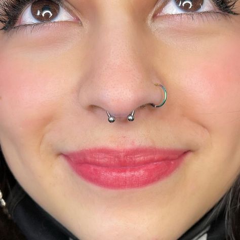 Subtle Septum Piercing, Nostril And Septum, Orr Piercing, Septum Nose Piercing, Cute Nose Piercings, Septum Hoop, Septum Nose Rings, Piercing Septum, Face Piercings