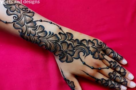 Black Mehandi Designs, Mahindi Desine Arabic, Mahindi Desine, Mehandi Designs Back, Arbi Mehndi Design, Arbi Mehndi, Arabic Designs, Latest Arabic Mehndi Designs, Simple Mehendi Designs