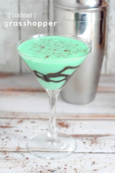 Grasshopper Drink Recipe, Grasshopper Drink, Grasshopper Recipe, Pumpkin Cheesecakes, Easy Alcoholic Drinks, Mint Drink, Fun Summer Drinks, Cinnamon Pumpkin, Spice Muffins