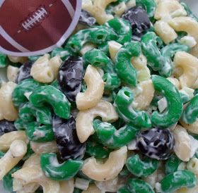 Happier Than A Pig In Mud: Team Colors Dyed Pasta Salad -Philadelphia Eagles Version Philadelphia Eagles Desserts, Eagles Football Food, Philadelphia Eagles Birthday Party Ideas, Philadelphia Eagles Party Ideas, Philadelphia Eagles Food, Philadelphia Eagles Cake, Pennsylvania Recipes, Eagles Tailgate, Quick Party Food