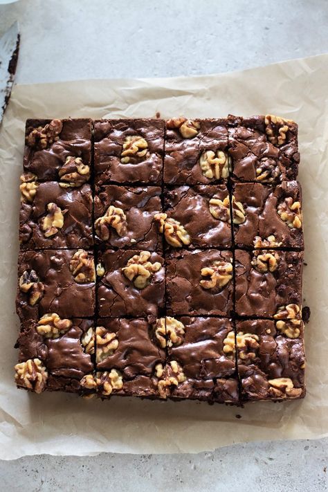 Walnut Brownies | URBAN BAKES Walnut Brownie Recipe, Chocolate Walnut Brownies, Walnut Brownies, Brownies Recipe Homemade, Fantastic Recipes, Quick Dessert Recipes, Quick Dessert, Walnut Recipes, Cupcake Recipes Chocolate