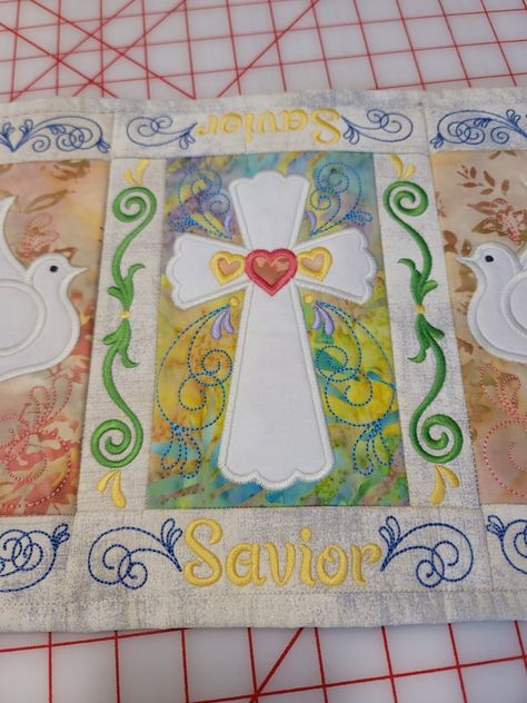 Easter Table Runner Pattern Free, Easter Table Runners Quilted, Easter Table Runner Pattern, Easter Table Runner, Communion Table, Sony Handycam, Summer Table Runner, Sewing Guide, Easter Table Runners