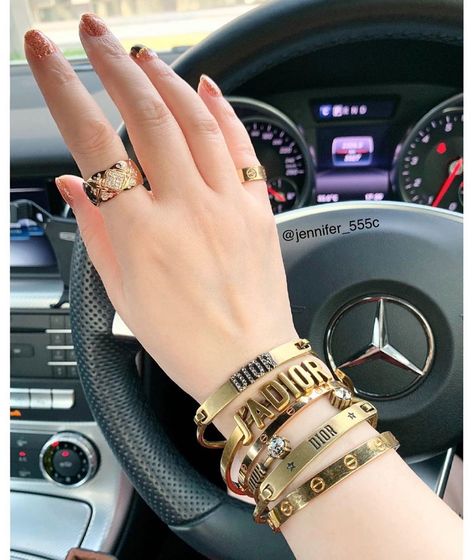 Dior No.1 Fan Page on Instagram: “More Dior please🥰 @jennifer_555c  #dior #diorinternational” Gucci Bracelet Women, Dior Bracelet Gold, Jewelry Interior Design, Dior Bracelet, Chevron Friendship Bracelet, Gucci Bracelet, Jewelry Photography Styling, Bracelet Sets, Dior Jewelry